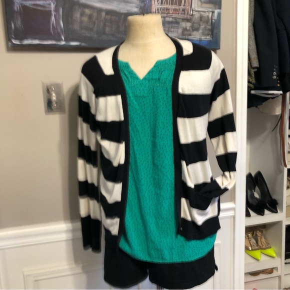 Casual Short Sleeve Blouse - Picture 4 of 8